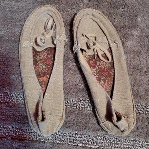 Closed toe sandals